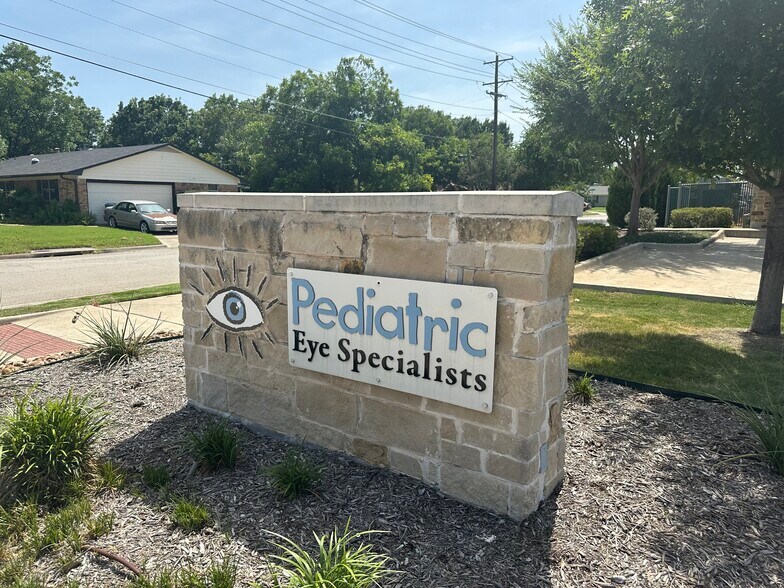 More Photos Of 2212 Emery St, Denton Medical For Sale