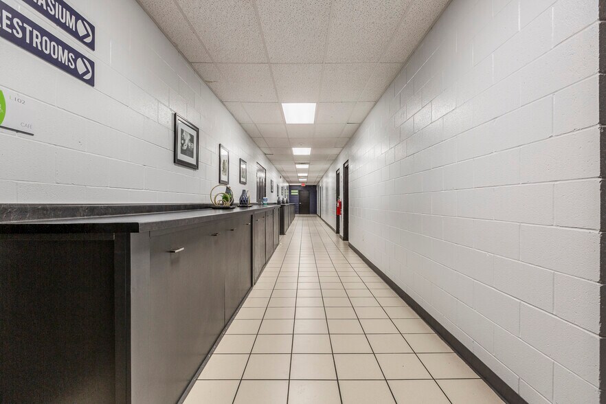 More Photos Of 11515 Highway 31, Sellersburg Light Distribution For Lease