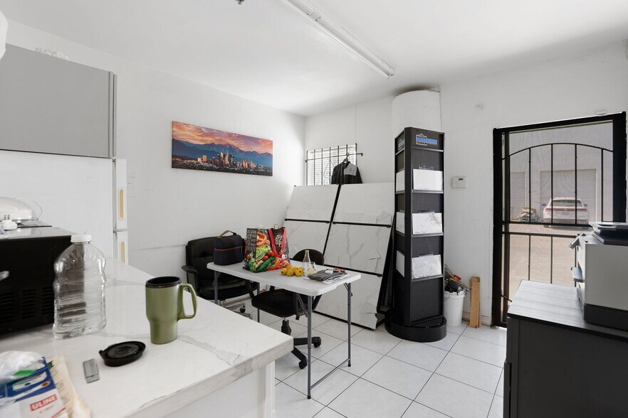 More Photos Of 127-129 S 8th Ave, La Puente Warehouse For Sale