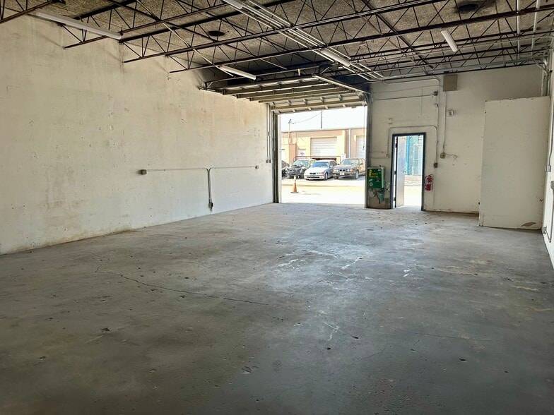 More Photos Of 4613-4615 NW 8th Ave, Oakland Park Warehouse For Lease