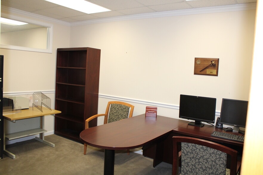 More Photos Of 20 W Lancaster Ave, Shillington Office For Lease