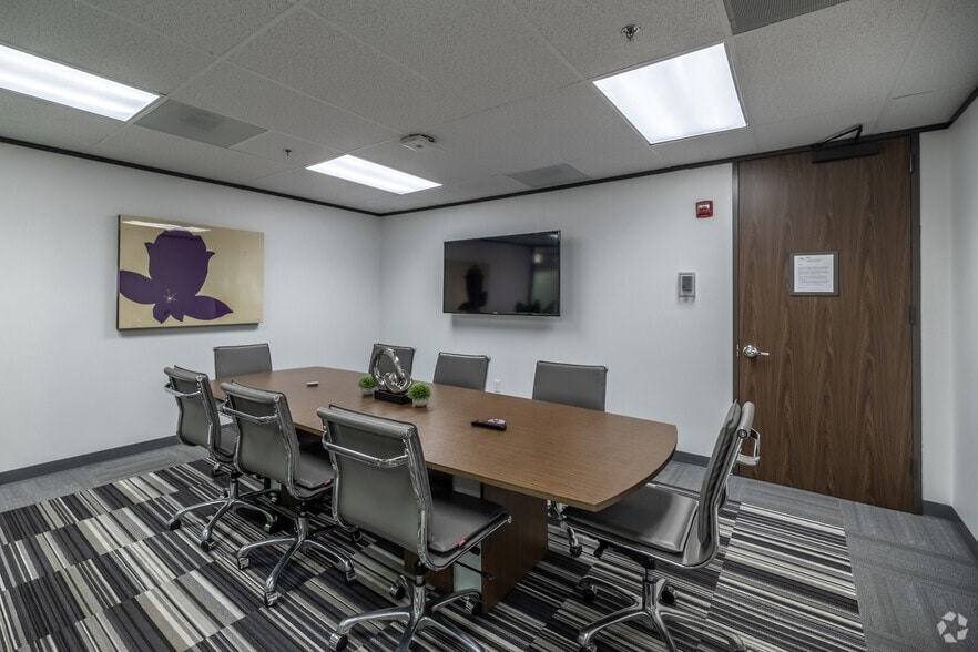 More Photos Of 505 N Sam Houston Pky E, Houston Unknown For Lease