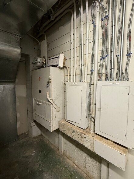 More Photos Of 53 Hancock St, Stratford Manufacturing For Lease
