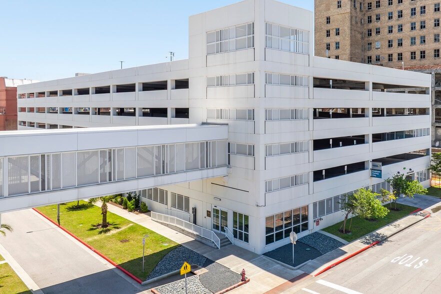 More Photos Of 320 Moody Ave, Galveston Parking Garage For Sale