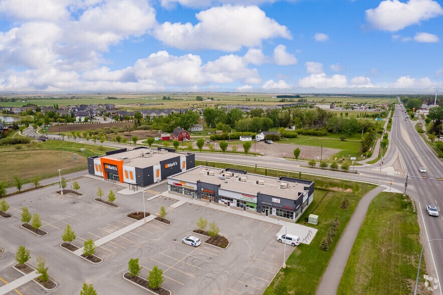 More Photos Of 1206 5th St SE, High River Freestanding For Lease