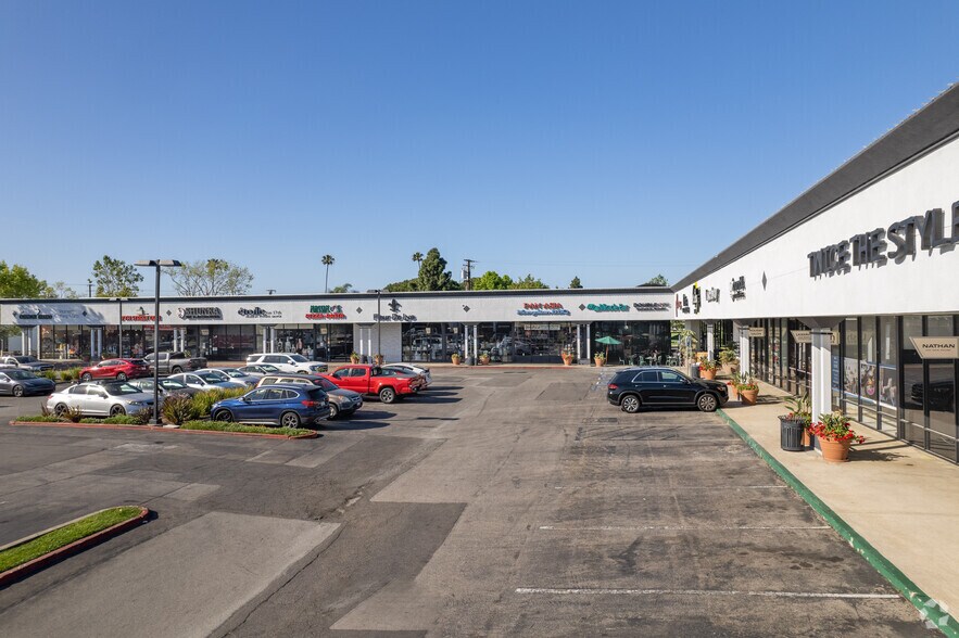 More Photos Of 369 E 17th St, Costa Mesa Storefront Retail Office For Lease