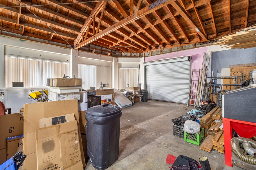 More Photos Of 434 3rd St, Long Beach Distribution For Sale