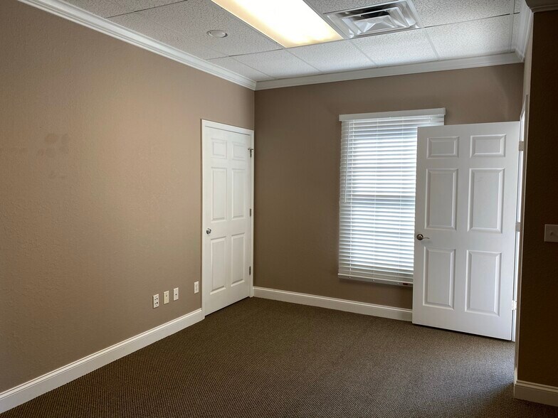 More Photos Of 127 Bob Fitz Rd, Gray Medical For Lease