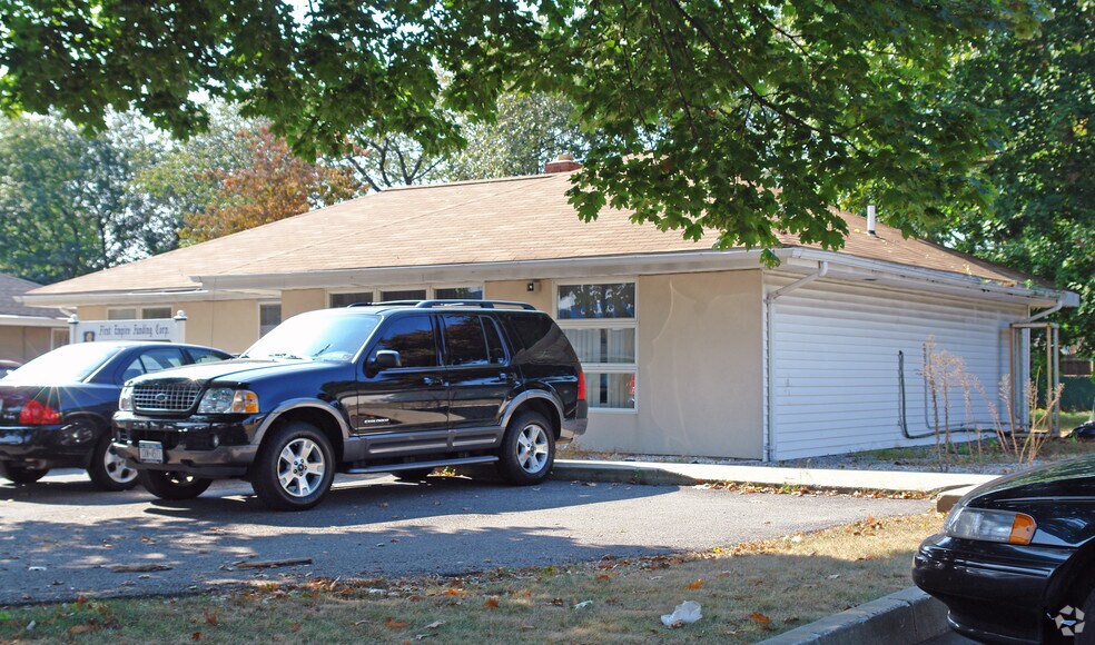 More Photos Of 366 S Oyster Bay Rd, Hicksville Office For Sale