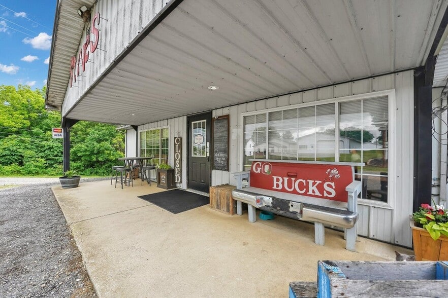 More Photos Of 11850 Walnut St, Adelphi Restaurant For Sale