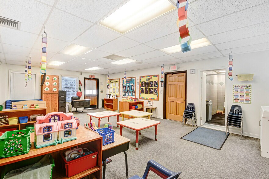 More Photos Of 419 S Robertson Blvd, Beverly Hills Schools For Sale