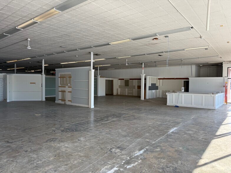 More Photos Of 98 Main St, Westerly General Retail For Lease