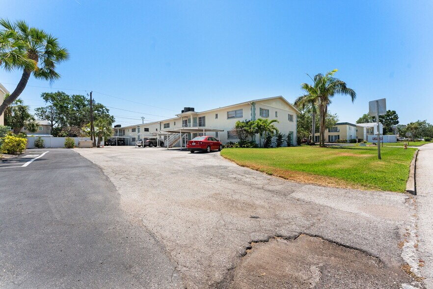 More Photos Of 500 Bayview Dr NE, Saint Petersburg Apartments For Sale