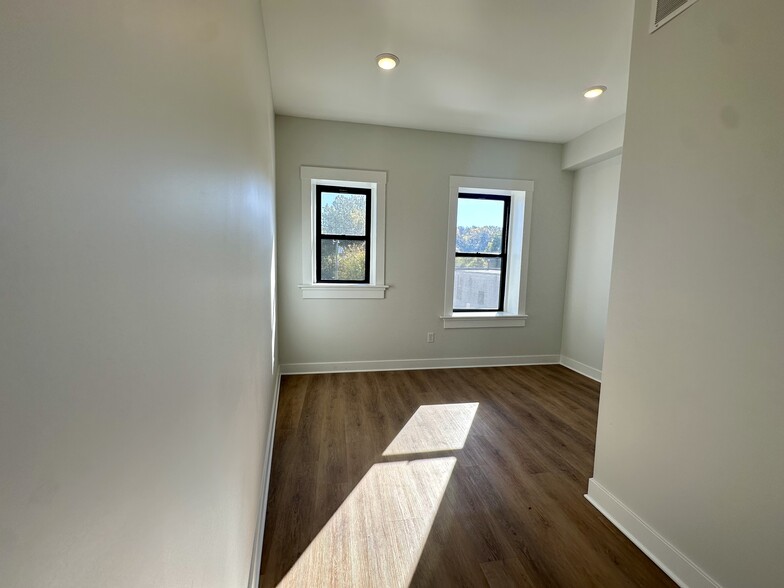 More Photos Of 4024 Hamilton Ave, Cincinnati Freestanding For Lease