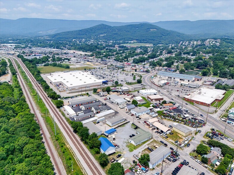 More Photos Of 722-726 Roanoke St, Salem Research And Development For Sale