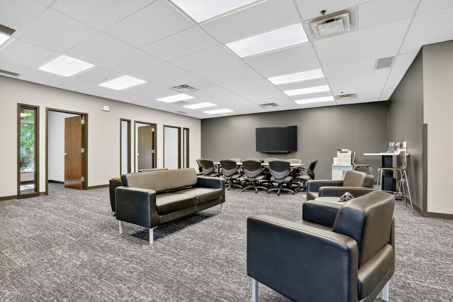 More Photos Of 11401 Ash St, Overland Park Medical For Sale