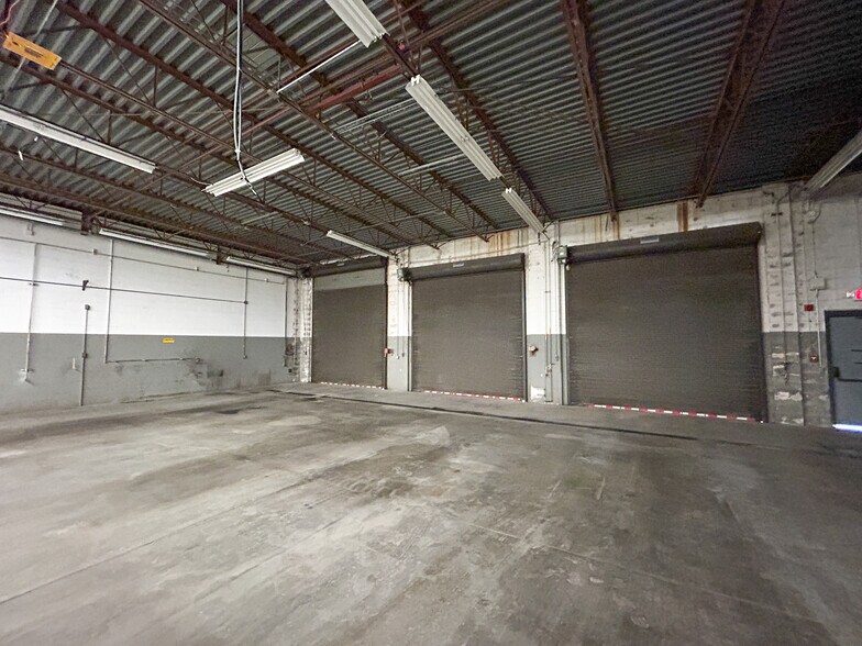 More Photos Of 840 Lakeside Dr, Mobile Warehouse For Lease