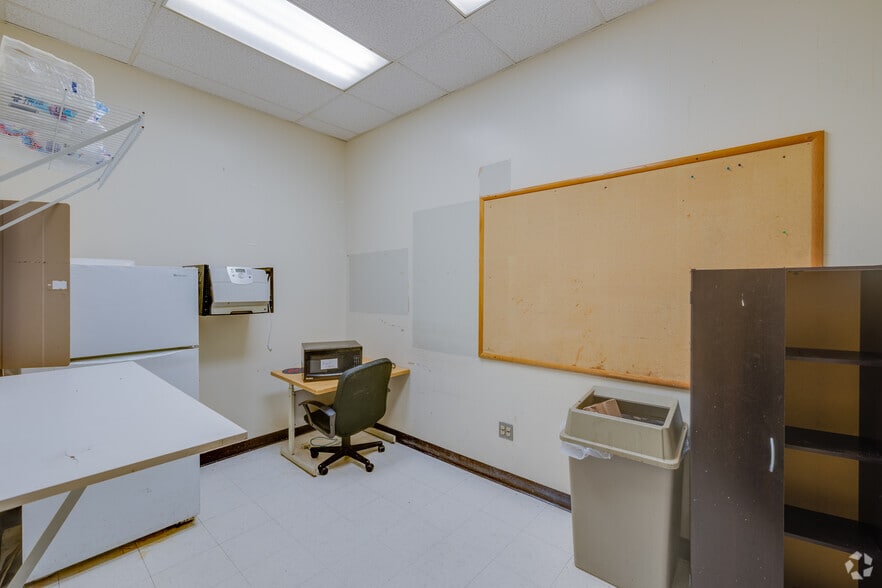 More Photos Of 5610 Lancaster Ave, Philadelphia Storefront For Lease