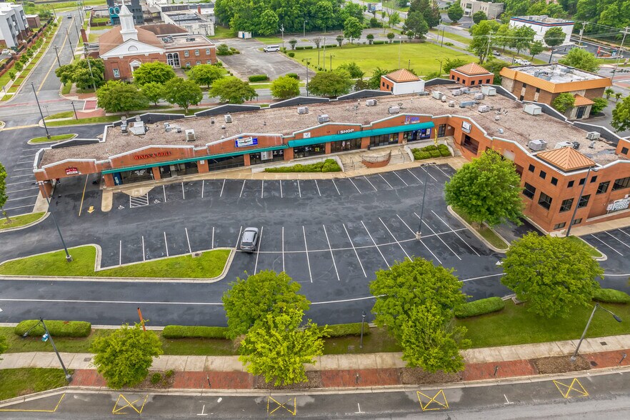 More Photos Of 709 E Market St, Greensboro Unknown For Lease