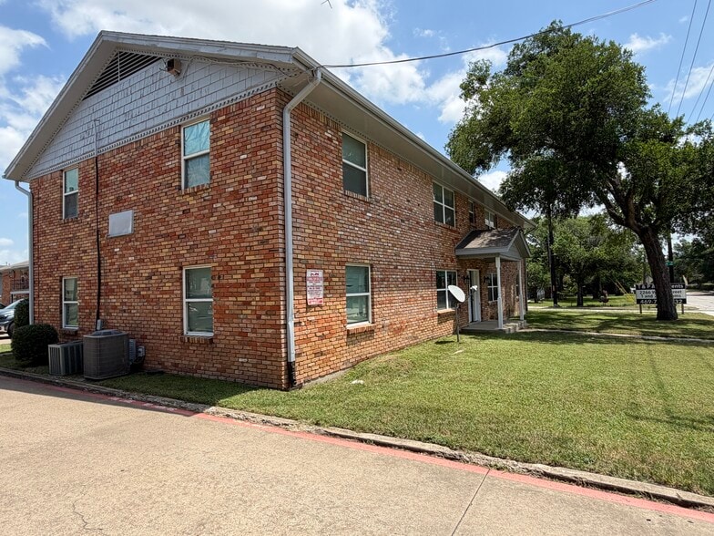 More Photos Of 2266 W Oak St, Denton Apartments For Sale