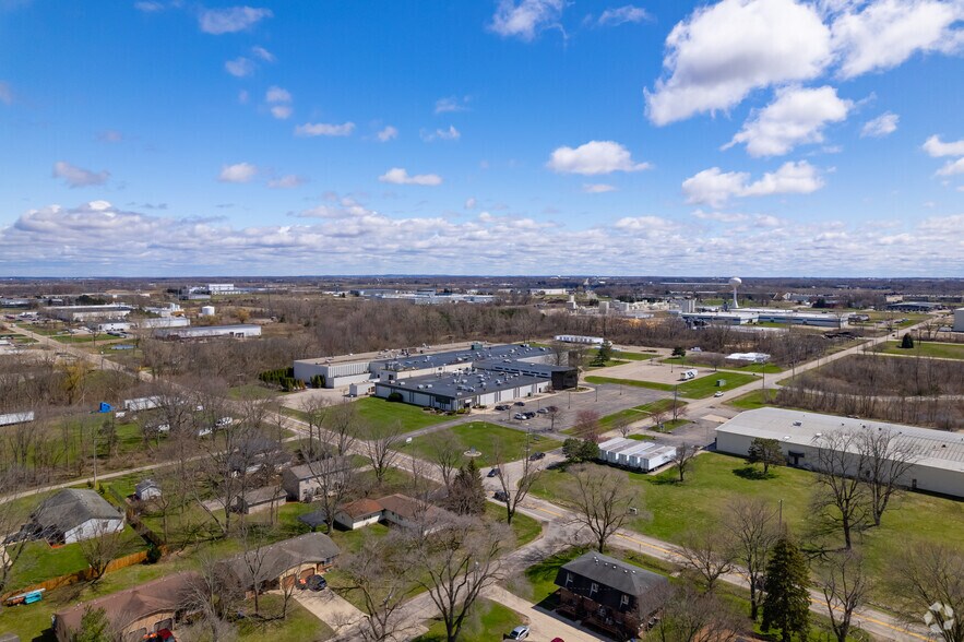 More Photos Of 414 E 40th St, Holland Manufacturing For Lease