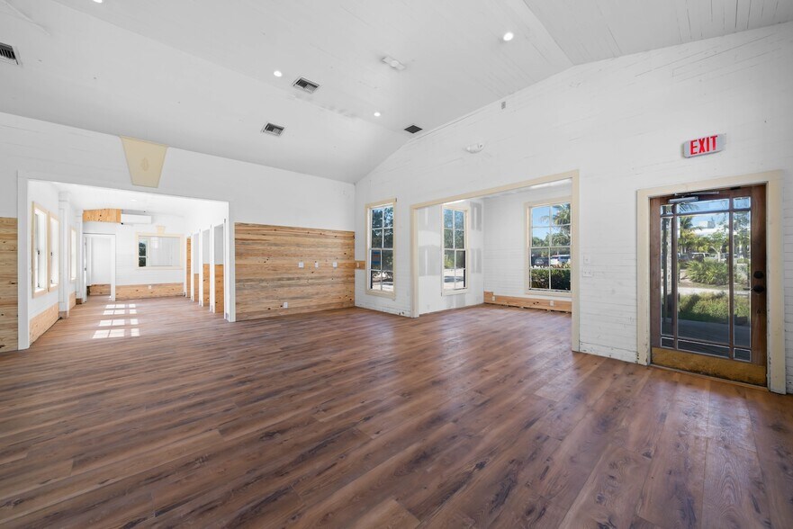 More Photos Of 520 Tarpon Bay Rd, Sanibel General Retail For Sale