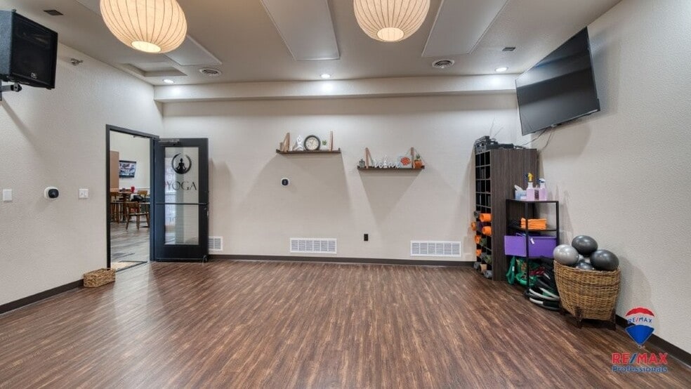 More Photos Of 5201 S Douglas Hwy, Gillette Bar For Sale