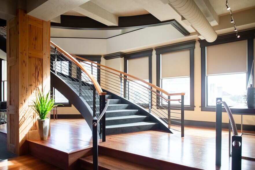 More Photos Of 18 Broad St, Charleston Office Residential For Lease