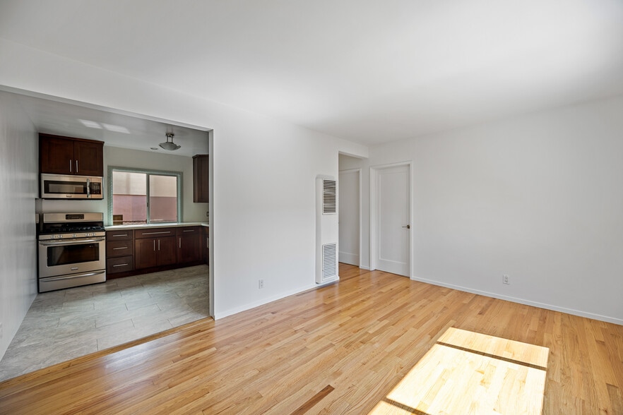 More Photos Of 502 Westminster ave, Venice Apartments For Sale