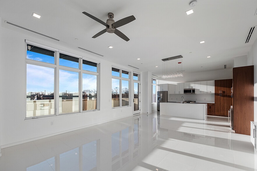 More Photos Of 400 S Old Woodward Ave, Birmingham Apartments For Sale