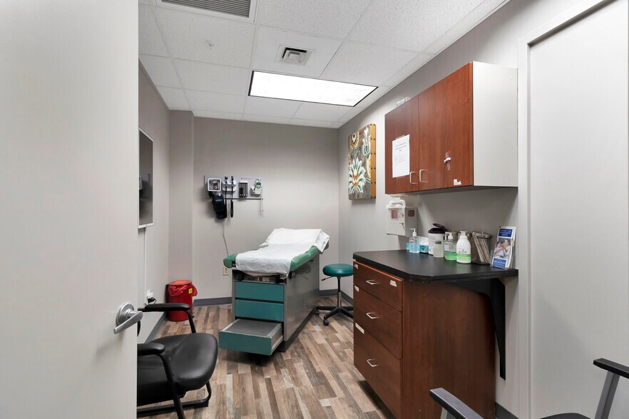 More Photos Of 2525 Harbor Blvd, Port Charlotte Medical For Lease