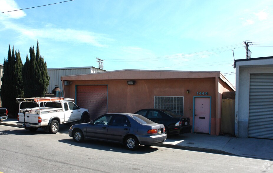 More Photos Of 1422 W Gaylord St, Long Beach Warehouse For Sale
