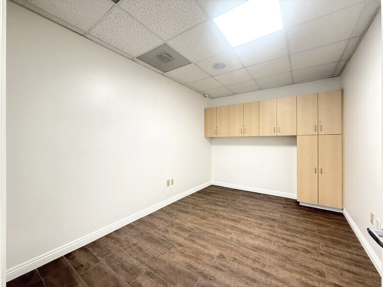 More Photos Of 248-250 E Rowland St, Covina Office For Lease