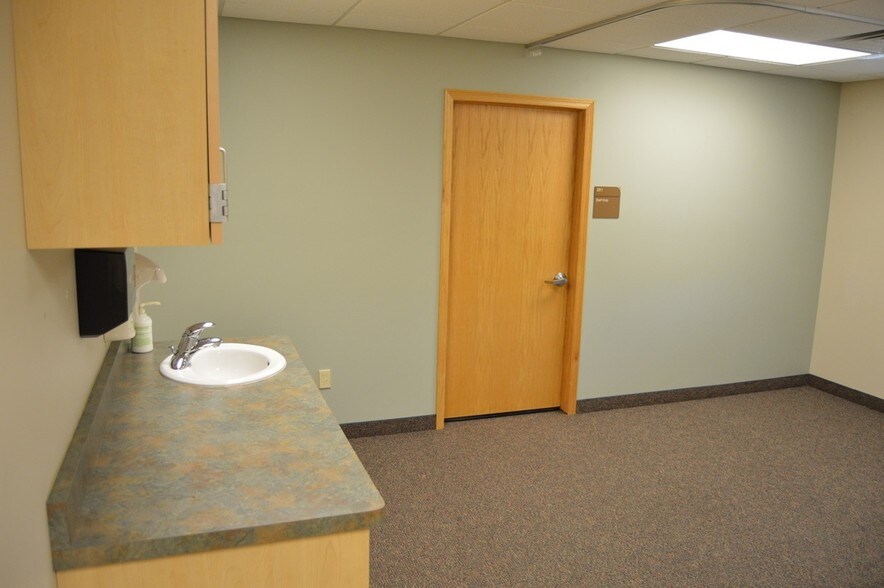 More Photos Of 23671 NW St Francis Blvd & NW Ambassador Blvd, Saint Francis Medical For Lease