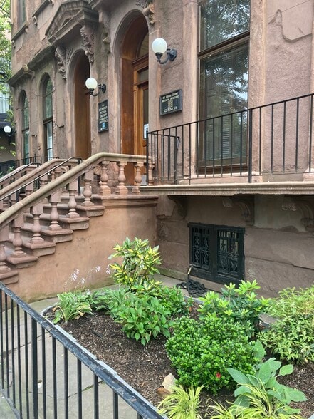 More Photos Of 818-824 Pine St, Philadelphia Medical For Lease