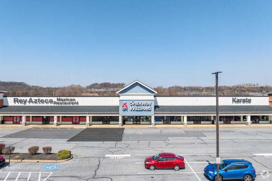 More Photos Of 2-22 N Londonderry Sq, Palmyra General Retail For Lease