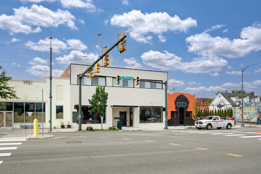 More Photos Of 2711 W Broad St, Richmond Apartments For Lease
