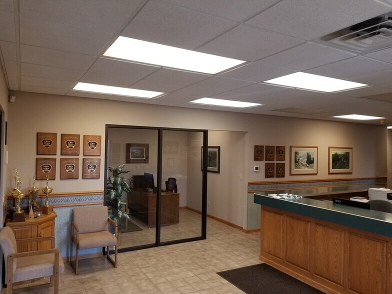 More Photos Of 1345A North Rd, Green Bay Medical For Lease