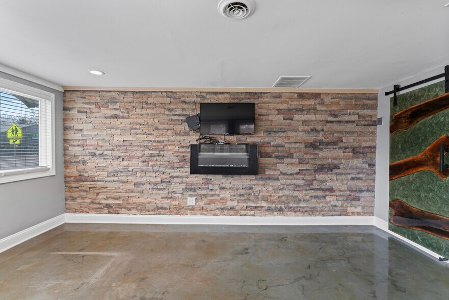 More Photos Of 4188 Fenton Rd, Flint Storefront Retail Office For Sale