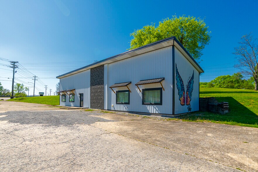 More Photos Of 806 Washington St W, Fayetteville General Retail For Sale
