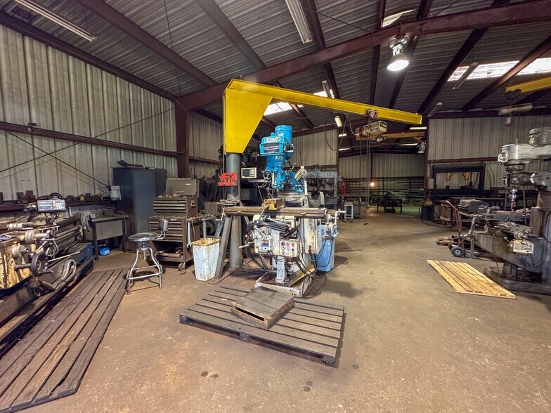 More Photos Of 4133 Loop 343, Rusk Manufacturing For Sale
