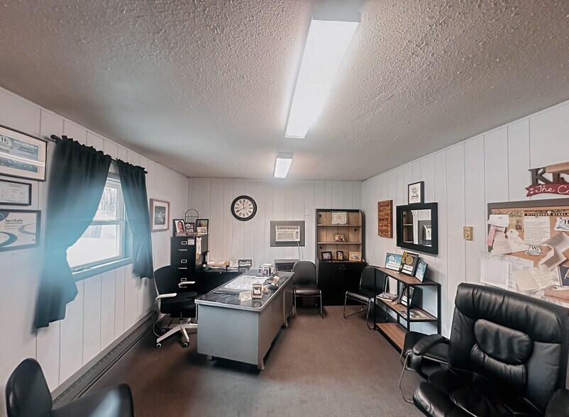 More Photos Of 16 Legion St, Republic Freestanding For Sale