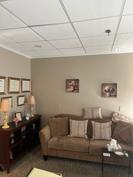 More Photos Of 130 Maple Ave, Red Bank Medical For Lease