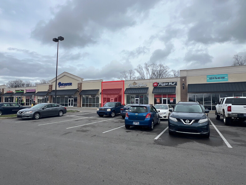 Primary Photo Of 1020 N Main St, Shelbyville General Retail For Lease