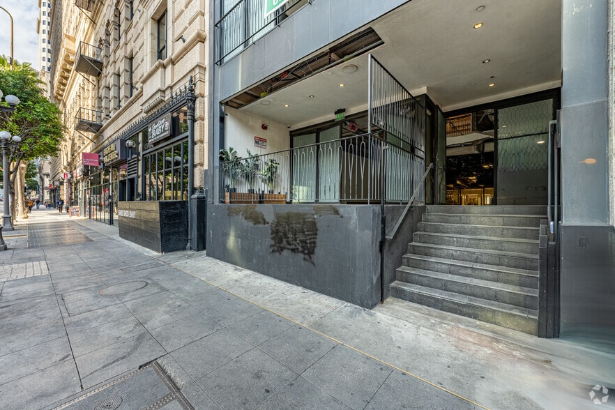 More Photos Of 655 S Hope St, Los Angeles Apartments For Lease