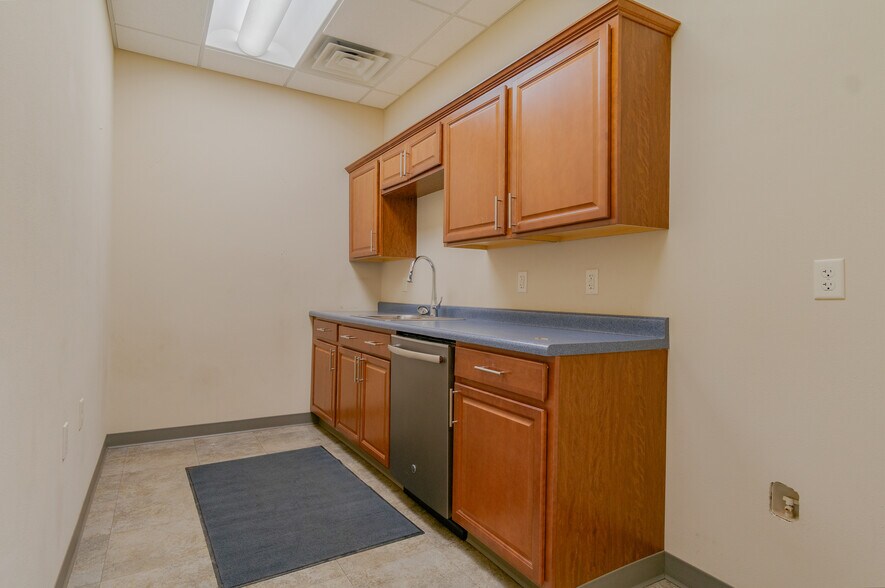 More Photos Of 2981 109th Ave SW, Dickinson Warehouse For Lease