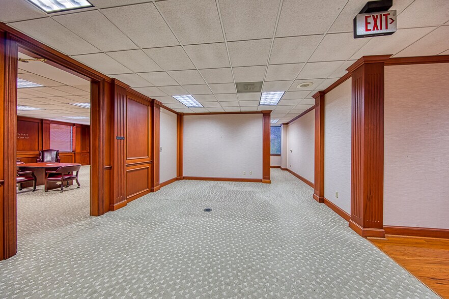 More Photos Of 1300 N Sam Houston Pky E, Houston Office Residential For Lease