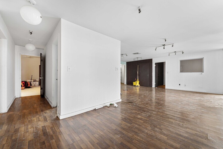 More Photos Of 15610 S Main St, Gardena Distribution For Sale