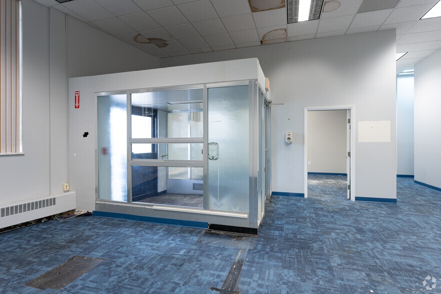 More Photos Of 1495 Lake Ave, Rochester Storefront Retail Office For Sale