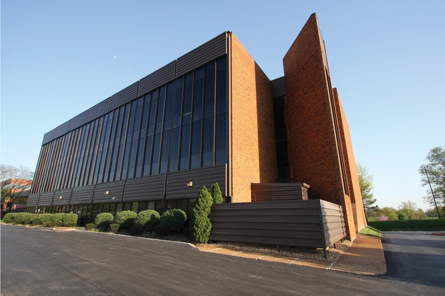More Photos Of 11475-11477 Olde Cabin Rd, Creve Coeur Office For Lease